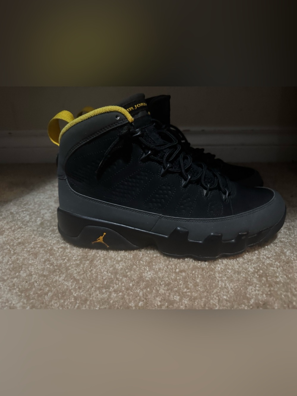 Jordan 9 (Retro) “Dark Charcoal University Gold”
Size 9.5
